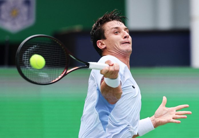 Camilo Ugo Carabelli eliminó a Tomás Etcheverry en la primera ronda del Masters 1000 de París