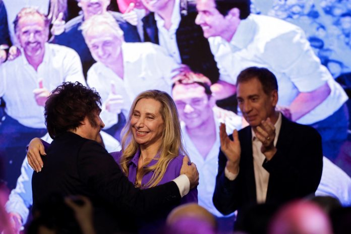 El comando de campaña del Gobierno se reunió por última vez para celebrar la victoria: las claves del triunfo