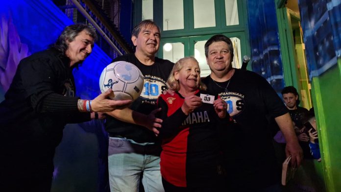 Las hermanas de Diego Maradona hicieron una visita a la “Iglesia maradoniana” y cumplieron con uno de los míticos rituales