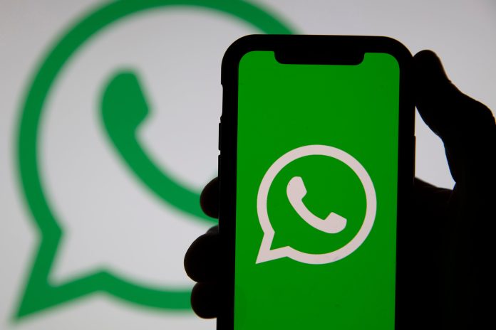 WhatsApp: así es la nueva función que reorganiza la forma de enviar stickers