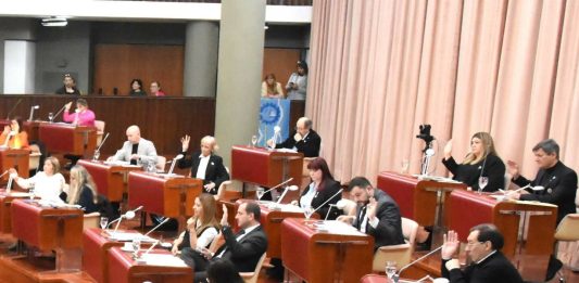 El Gobierno de Chubut promulgó la enmienda que elimina los fueros de políticos, sindicalistas y jueces