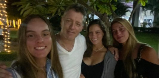 Le ganó a Pete Sampras, se retiró a los 26 años, entrenó a figuras y ahora sigue la carrera de sus tres hijas en el circuito de tenis