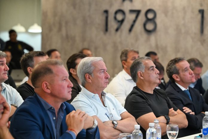 El argumento de los dirigentes que impulsan el paro del fútbol y quiénes se ausentaron a la reunión en AFA