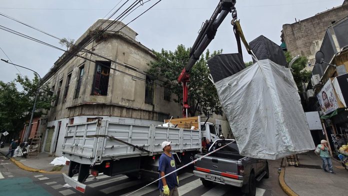 El gobierno porteño clausuró una casona de 50 habitaciones tomada frente al shopping Spinetto