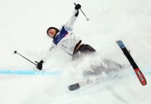 La escalofriante caída que sufrió un esquiador después de saltar una rampa de 40 metros en los Juegos Olímpicos de Invierno