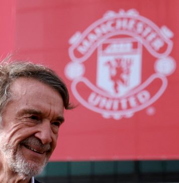 Las declaraciones del dueño del Manchester United sobre la inmigración en Reino Unido que lo obligaron a pedir disculpas