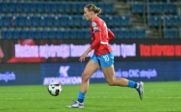 “No entro a la ducha sin revisarla”: la confesión de una futbolista que fue grabada en secreto por su entrenador durante cuatro años