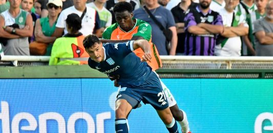 Racing confirmó que Valentín Carboni se rompió el ligamento cruzado de una rodilla y será operado