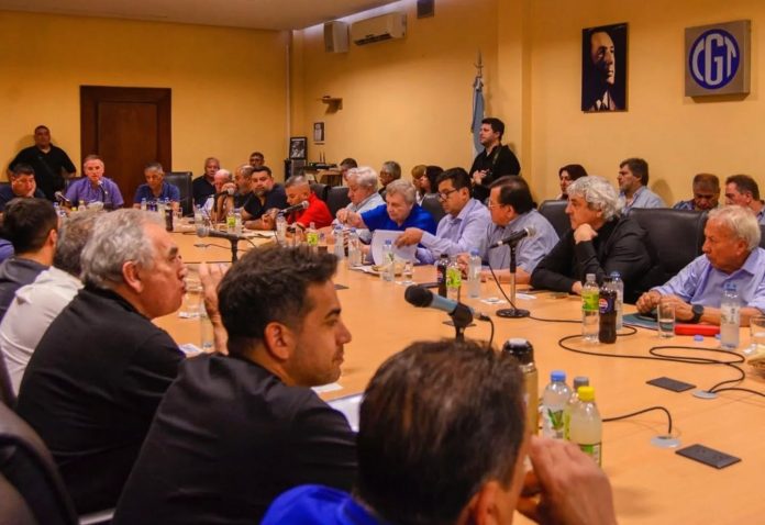 Reforma laboral: guerra de versiones sobre posibles cambios que conformarían a los gobernadores, pero no a la CGT