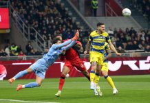 Sufrió un golpe del arquero, se desmayó y deberá ser operado: la impactante lesión que conmueve al fútbol italiano