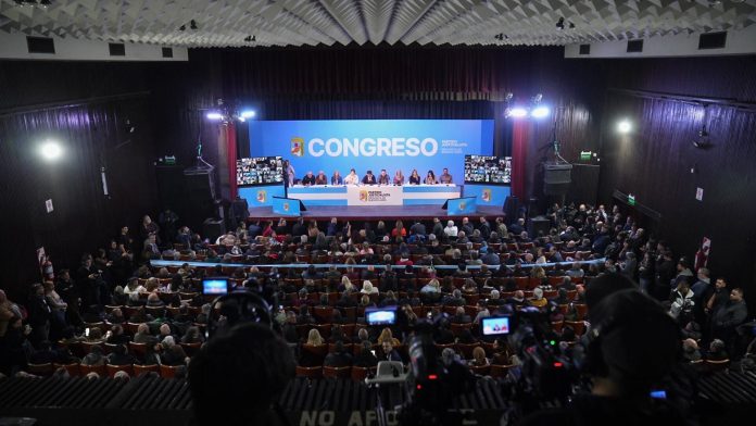 Tras ofrecerle la presidencia a Kicillof, el kirchnerismo negocia el control del Congreso del PJ bonaerense