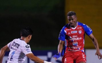 Un futbolista le pidió matrimonio a su novia en el campo de juego y se separó a los tres días: “No voy a hablar mal”