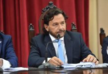 Un gobernador reveló “amenazas” para que los peronistas no aprueben la reforma laboral en el Congreso