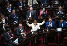 Uno por uno: así votaron los senadores para que la reforma laboral se convierta en ley