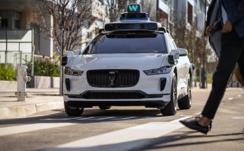 Waymo admite que sus robotaxis reciben ayuda humana desde Filipinas para algunas maniobras