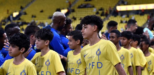 El fastidio del hijo de Cristiano Ronaldo al ser sustituido que le valió una amarilla y sanción