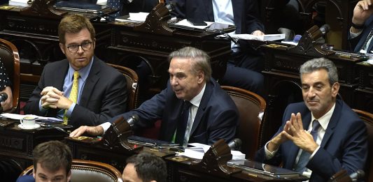 El frente anti-Milei desafía a la avenida del medio: la estrategia de Provincias Unidas y el rol de los dirigentes locales