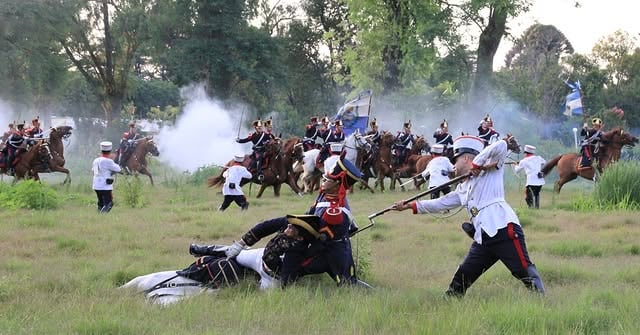 El próximo sábado entregarán el sable corvo de San Martín a los Granaderos: cómo será el acto que encabezará Milei