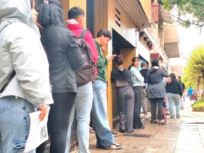 En los últimos dos años, medio millón de trabajadores salieron del sistema laboral registrado