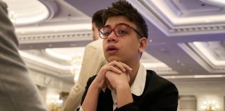 Faustino Oro tuvo una jornada memorable y este jueves puede convertirse en el gran maestro más joven en la historia del ajedrez