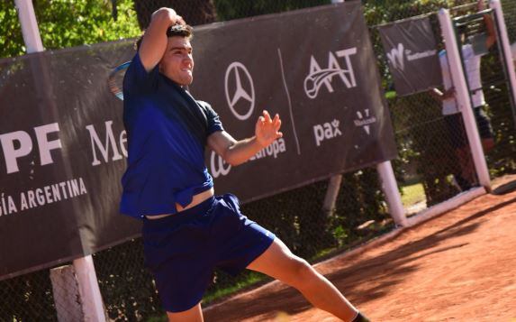 Juan Estévez avanzó a la final del M15 de La Plata y buscará el título ante el brasileño Bruno Fernandez