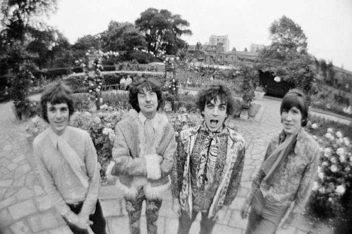 La extraña historia detrás de «Arnold Layne», el primer single de Pink Floyd