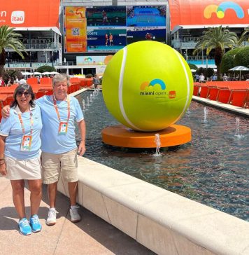 La pareja de argentinos que convirtió al Miami Open en un ritual de vida: viajan como voluntarios desde hace más de 20 años