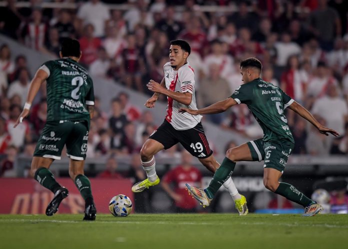 Los detalles del acuerdo que está negociando River Plate con el Chelsea de Inglaterra