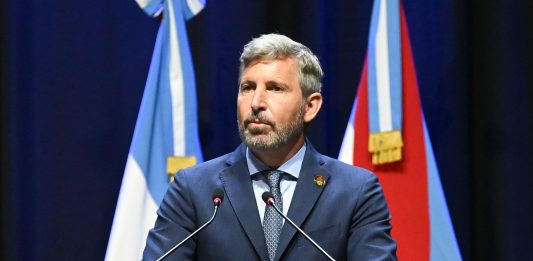 Refinería en Uruguay: Frigerio advirtió que “la gente no va a ir a bañarse frente a un complejo industrial”