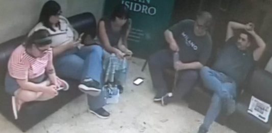 Un grupo de funcionarios peronistas ocupó por varias horas la antesala del despacho del intendente de San Isidro