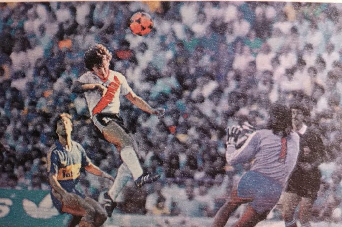 A 40 años de la tarde inolvidable del Beto Alonso en la Bombonera: quién se llevó la pelota naranja y la promesa de la vuelta olímpica