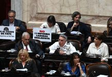 Bloques aliados toman distancia de la reforma política que impulsa el Gobierno y reclaman tratar Ficha Limpia por separado