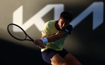 Camilo Ugo Carabelli logró el mejor triunfo de su carrera: barrió a Karen Khachanov y avanzó en el ATP de Barcelona