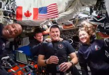 Cuál es el celular que llevan los astronautas de la Artemis II en su viaje a la Luna