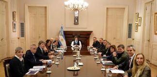 El Gabinete se reúne con intención de retomar la gestión en medio de semanas turbulentas