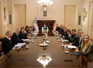 El Gabinete se reúne con intención de retomar la gestión en medio de semanas turbulentas