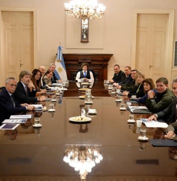 El Gabinete se reúne con intención de retomar la gestión en medio de semanas turbulentas