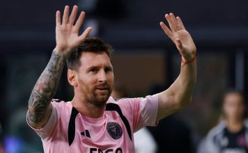 El momento en el que Messi le rompió la cámara a un fotógrafo de un pelotazo en la previa del partido del Inter Miami