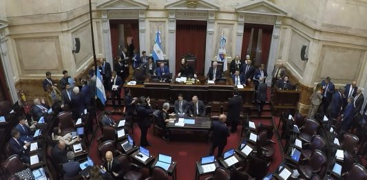 El Senado debate sobre los ascensos de jefes militares y la designación de Crexell como embajadora