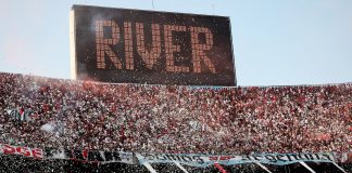 El termómetro del Monumental: del recibimiento histórico a los silbidos y el enojo con el árbitro tras la caída de River contra Boca