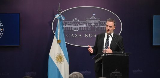 Las 4 preguntas clave que contestó Adorni al Congreso sobre su patrimonio, los viajes y el vínculo con Marcelo Grandio