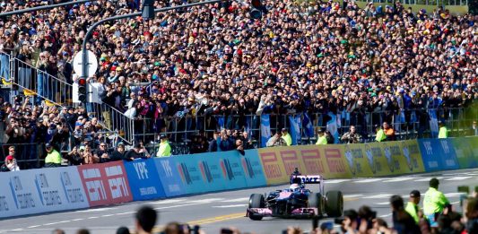 Lo que no se vio del road show de Colapinto: su gesto con un grupo de chicos, el asombro en Alpine y por qué se recibió de ídolo