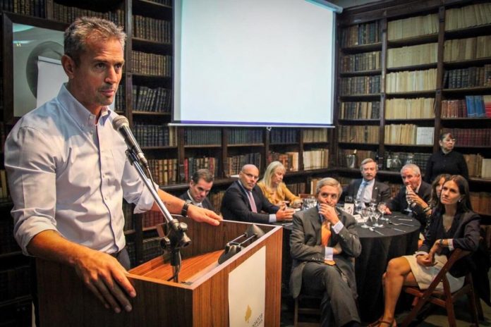 Martín Menem admitió que el informe de gestión de Manuel Adorni “va a ser picante” y anticipó: “Compren pochoclos”