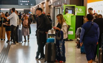 Menos filas, comunicación simple y más servicio: la IA desembarca en la Ciudad y los aeropuertos argentinos