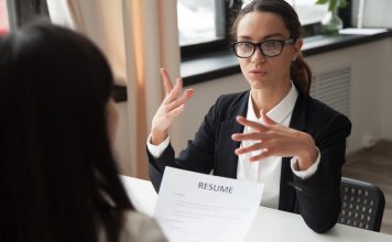 Qué hay que responder ante la pregunta más temida en una entrevista laboral, según la IA