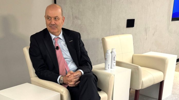 Sturzenegger sobre la ley de propiedad privada: dijo en el Senado que es “el único insumo que Argentina” no respetó