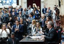 Un aprobado para Manuel Adorni y sorpresa por el papel de la oposición: la opinión del Gobierno sobre la sesión en el Congreso