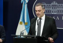 A pesar del caso Adorni, el Gobierno cree que la gente los seguirá votando: la preocupación por la evolución de la confianza
