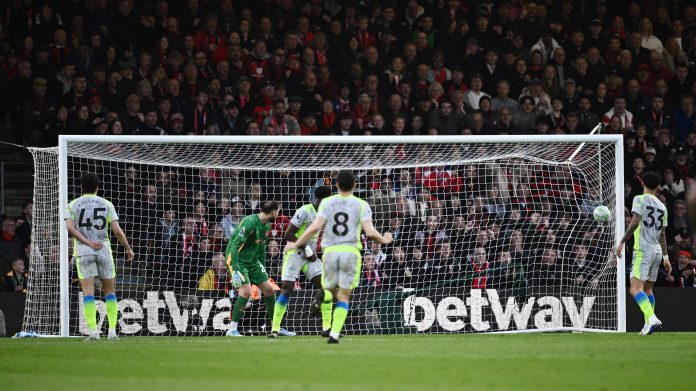 Arsenal se consagró campeón de la Premier League después de 22 años gracias al empate del Manchester City ante Bournemouth