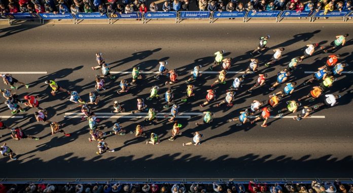 Así funciona el “drafting” en running: la estrategia que te ahorra energía y segundos